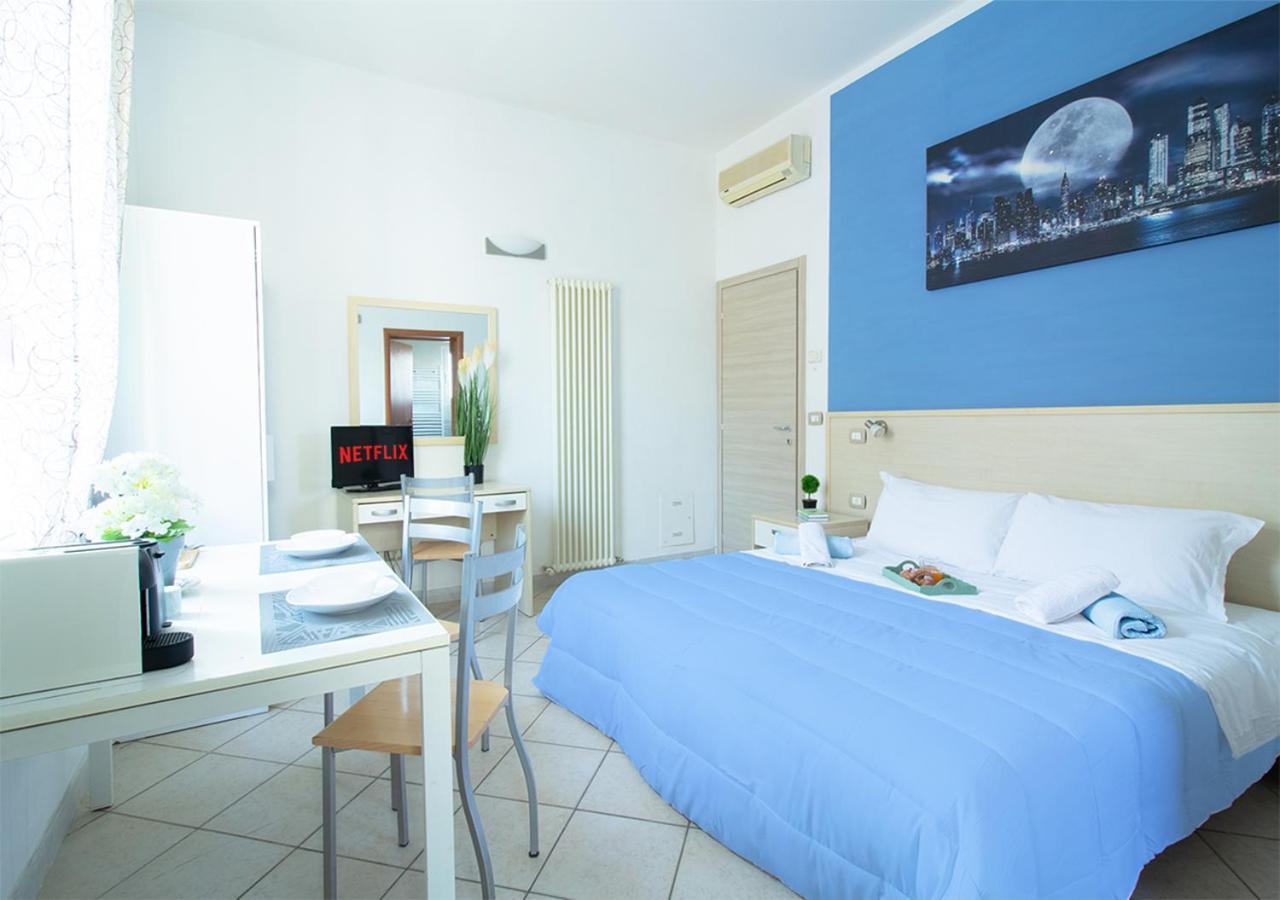 Athena Rooms - Parcheggio Privato Болоня Екстериор снимка