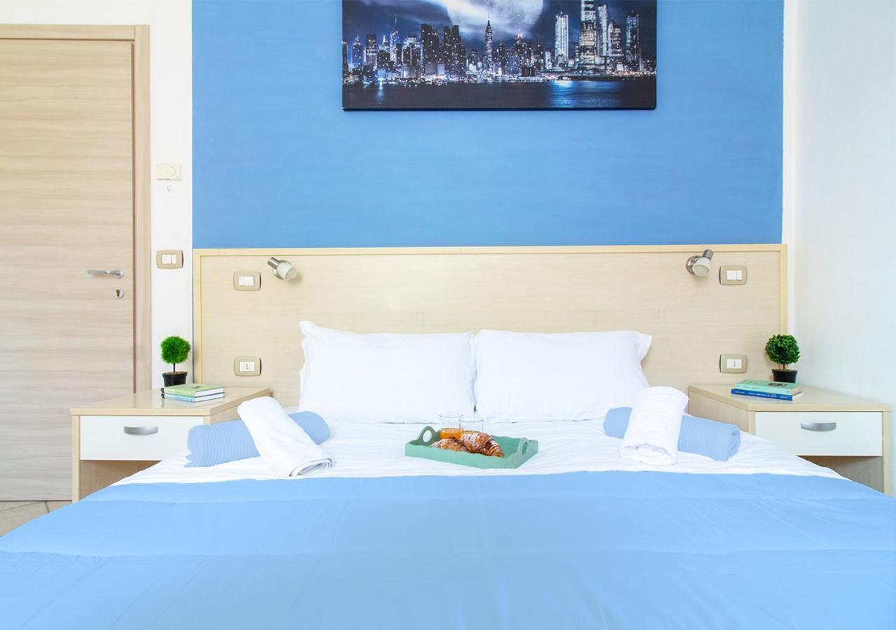 Athena Rooms - Parcheggio Privato Болоня Екстериор снимка