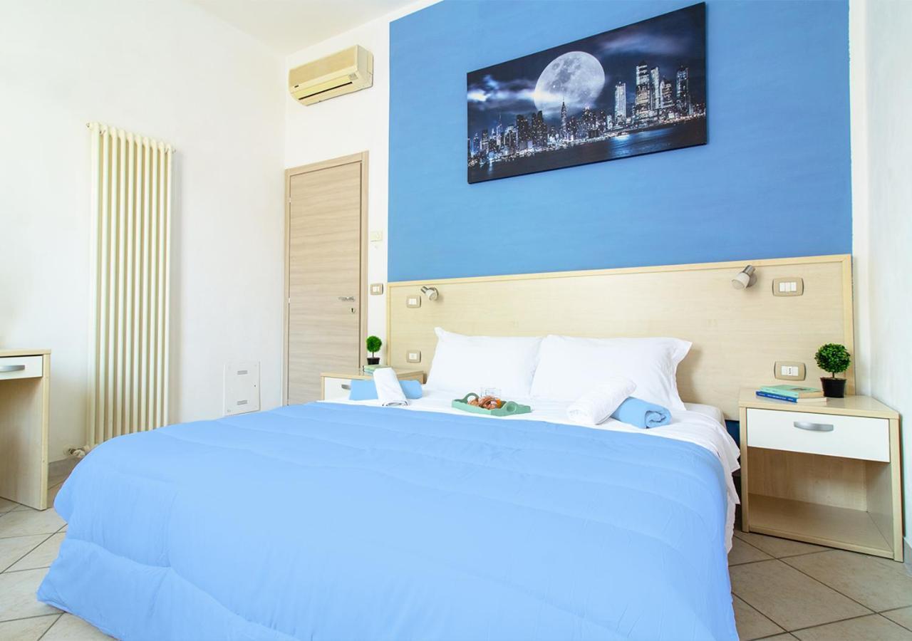 Athena Rooms - Parcheggio Privato Болоня Екстериор снимка