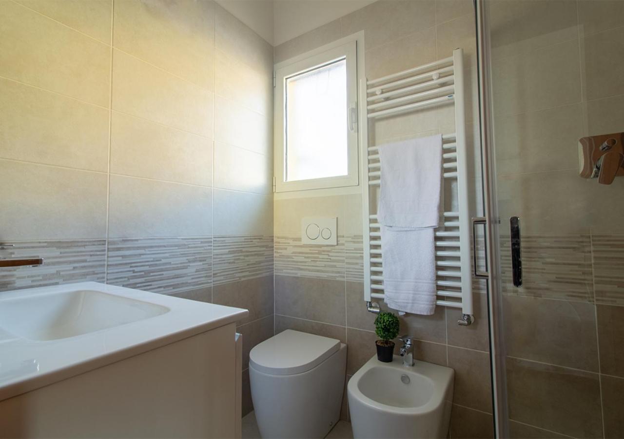 Athena Rooms - Parcheggio Privato Болоня Екстериор снимка