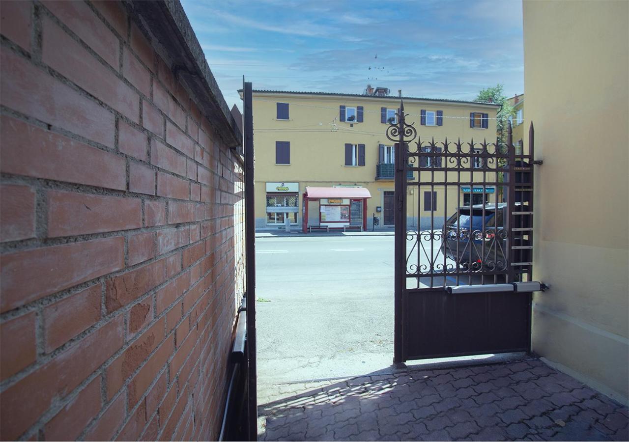 Athena Rooms - Parcheggio Privato Болоня Екстериор снимка