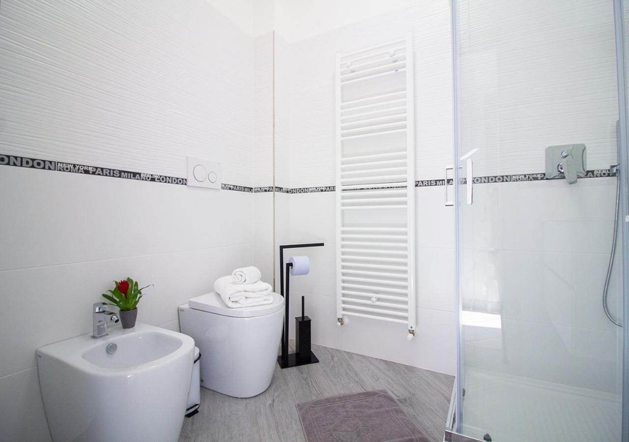Athena Rooms - Parcheggio Privato Болоня Екстериор снимка