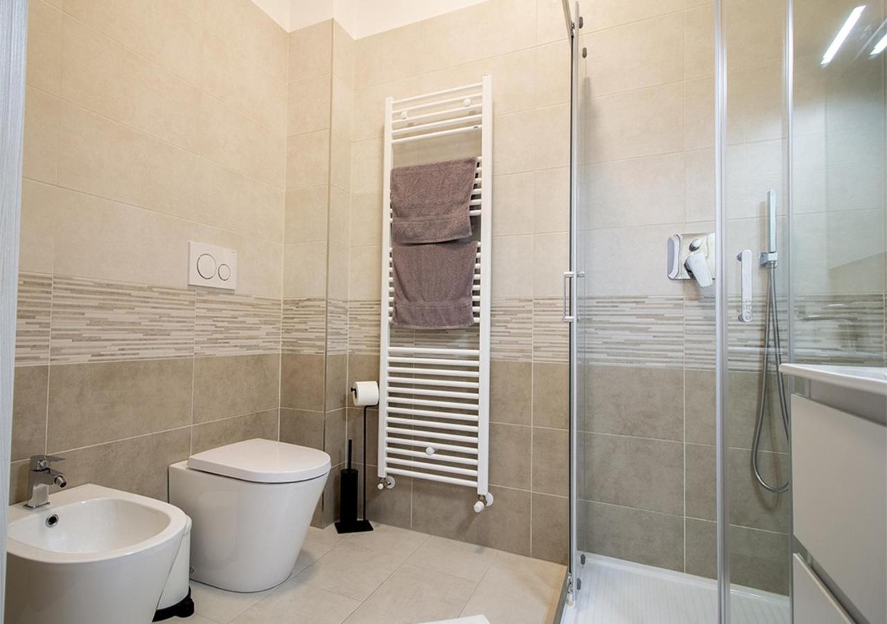 Athena Rooms - Parcheggio Privato Болоня Екстериор снимка