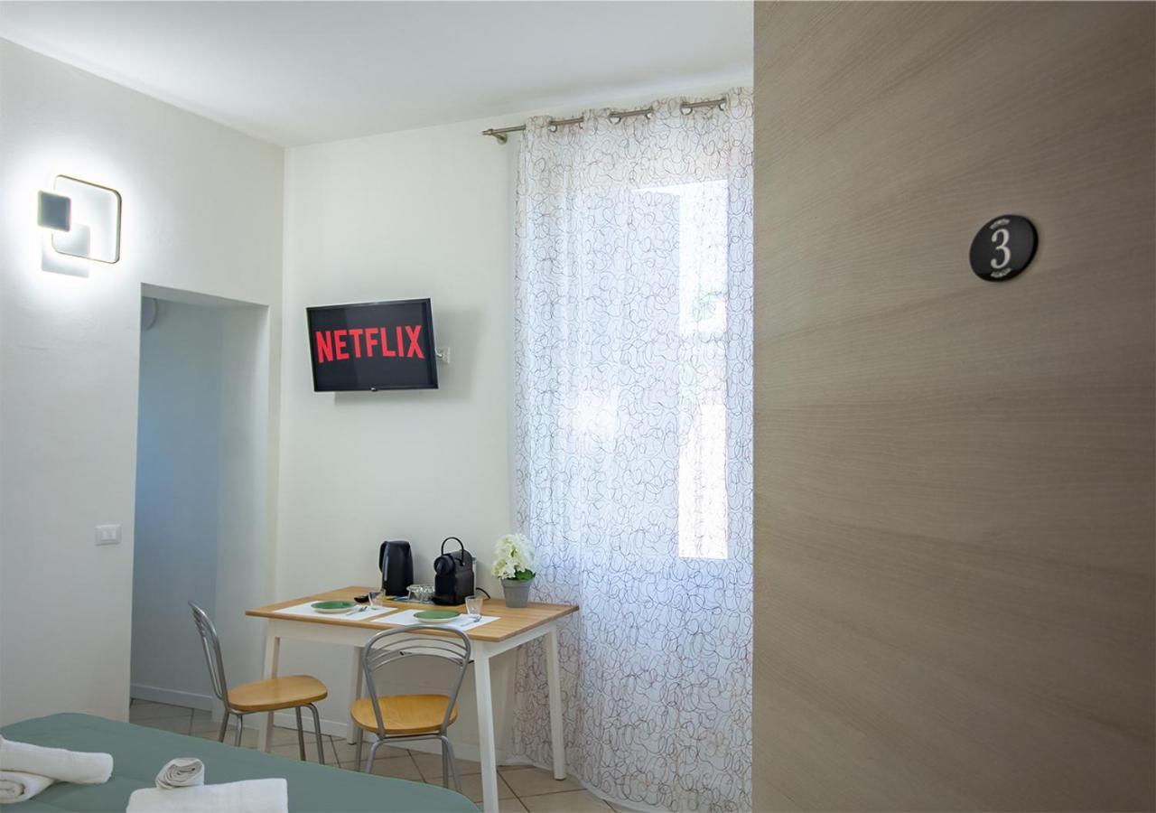 Athena Rooms - Parcheggio Privato Болоня Екстериор снимка